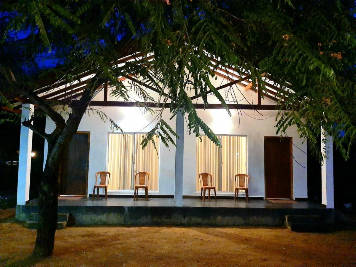 Hotel Krish Kalkudah  Esterno foto