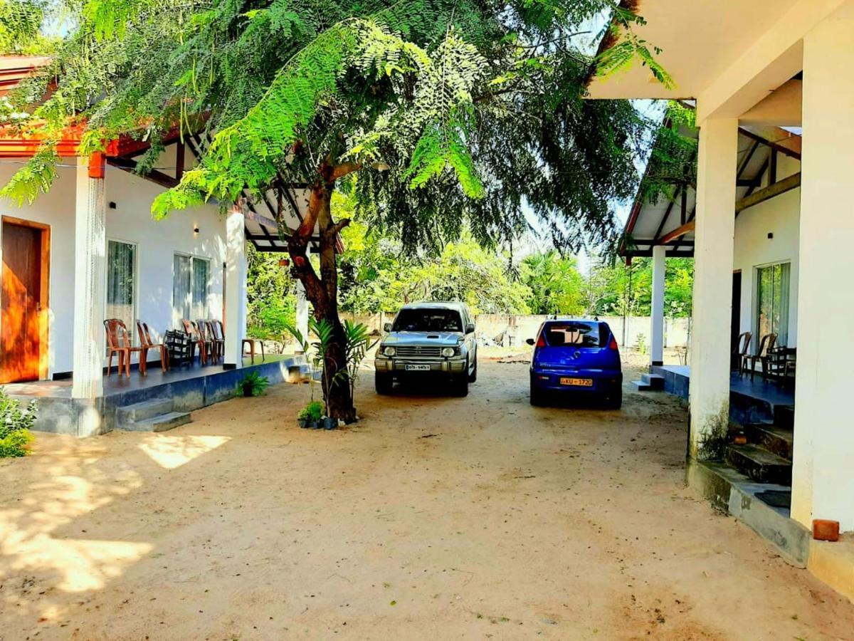 Hotel Krish Kalkudah  Esterno foto