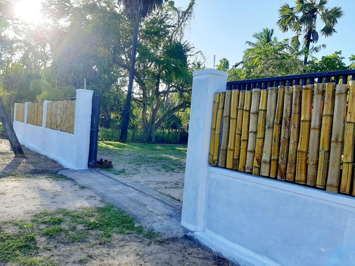 Hotel Krish Kalkudah  Esterno foto