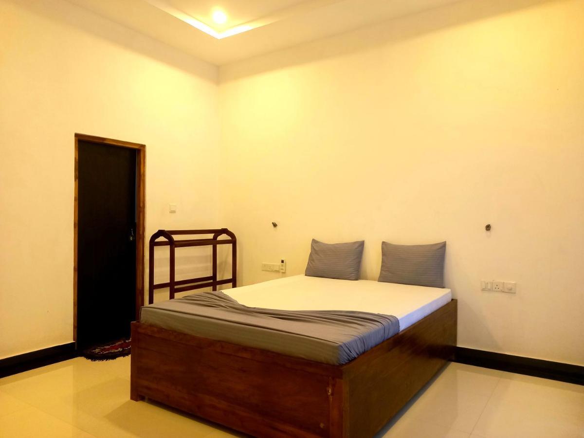 Hotel Krish Kalkudah  Esterno foto